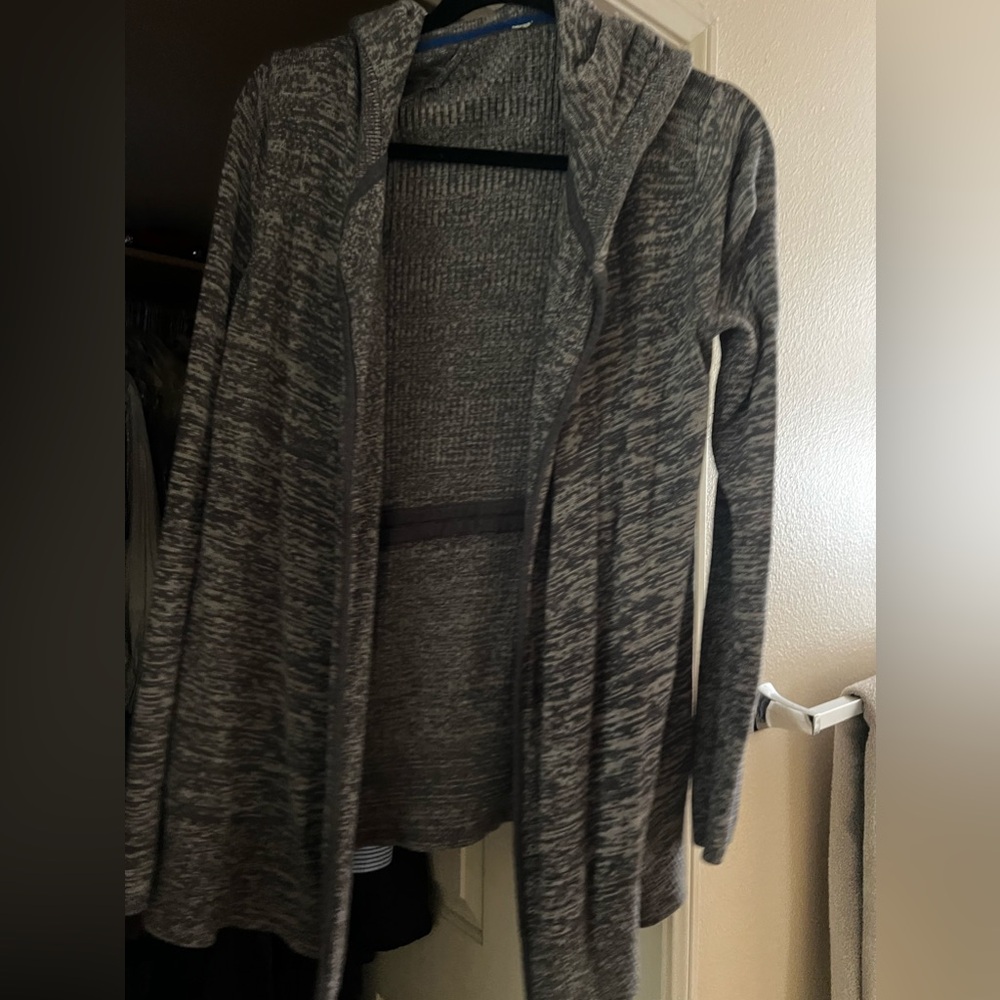 Lululemon sweater size 6 worn once - Picture 1 of 5